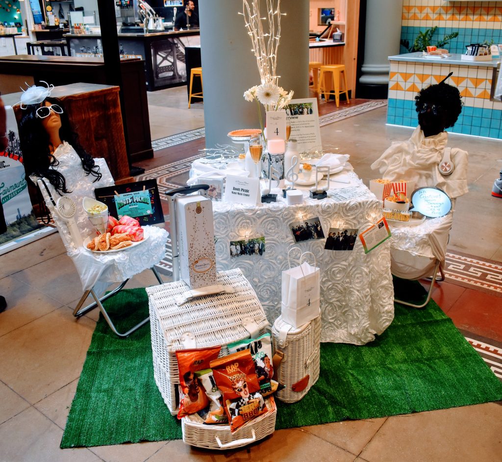 Roots Picnic Diner en Blanc Table theme