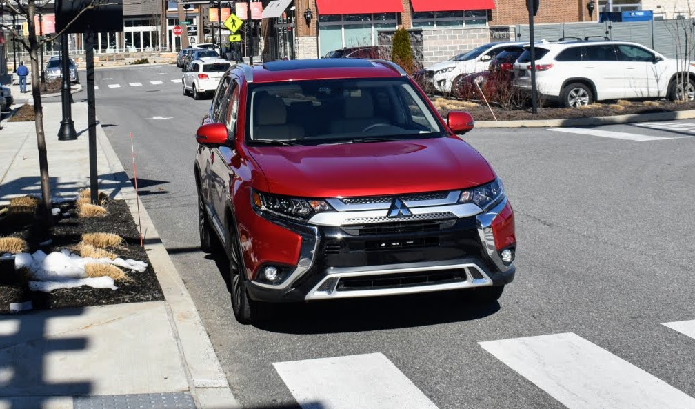 Mitsubishi Outlander SEL in the Valley Forge Shopping Ceter PA