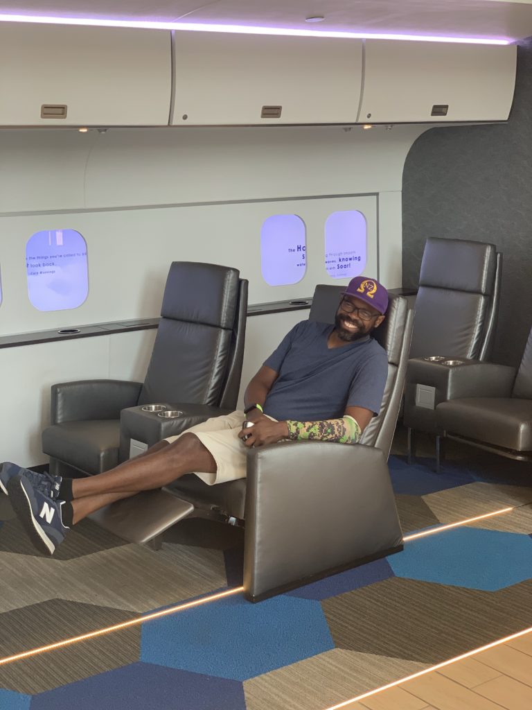 brown skin man traveling on a budget